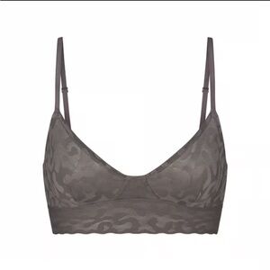 SKIMS NWT LOGO MESH
TRIANGLE BRALETTE